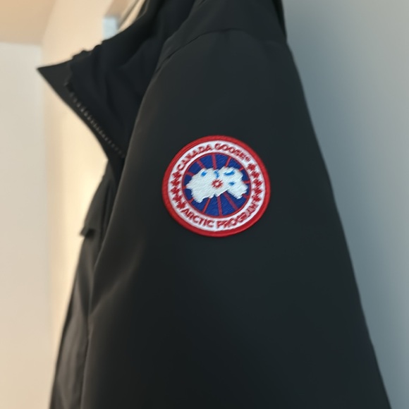 Men’s Canada goose jacket - Picture 2 of 5